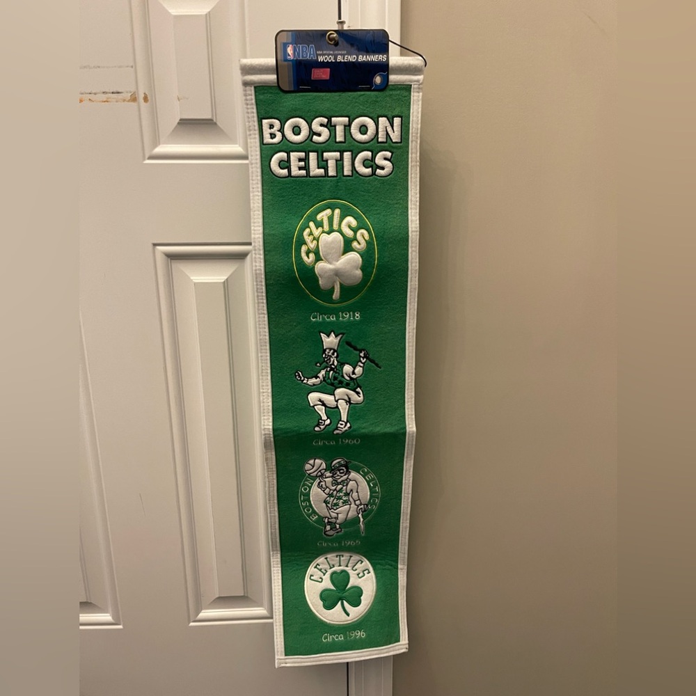 Boston Celtics retro NBA Green Wall Banner. New w tags